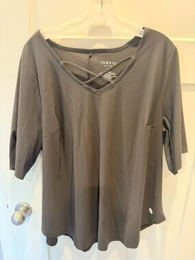 Torrid Active Size 2 Black Criss Cross V Neck Performance Top Plus Size